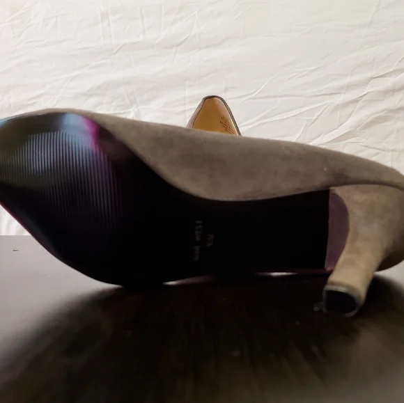 Pumps - Picture 2 of 5